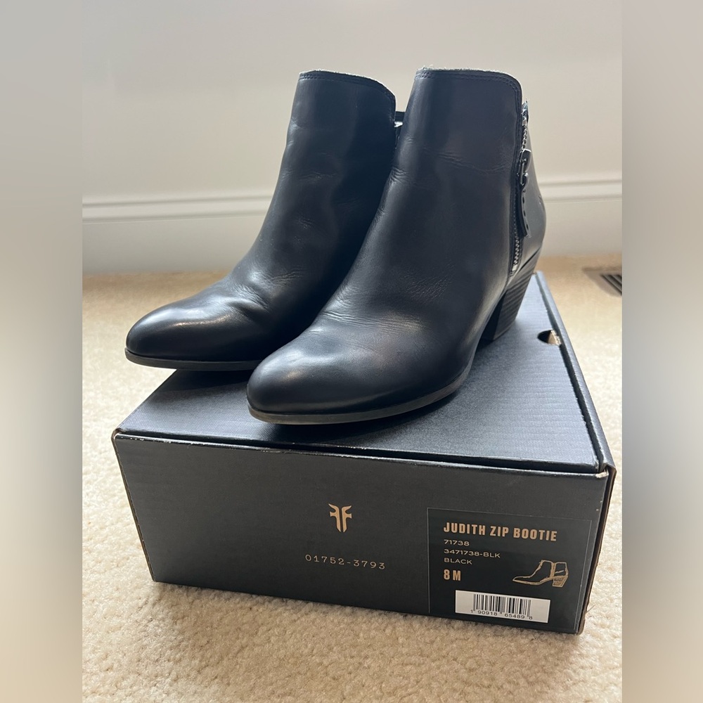 FRYE Judith Zip Bootie